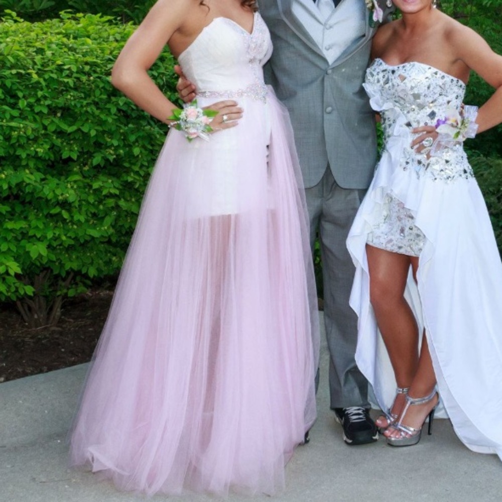 Gorgeous pink and white prom dress (2/4)